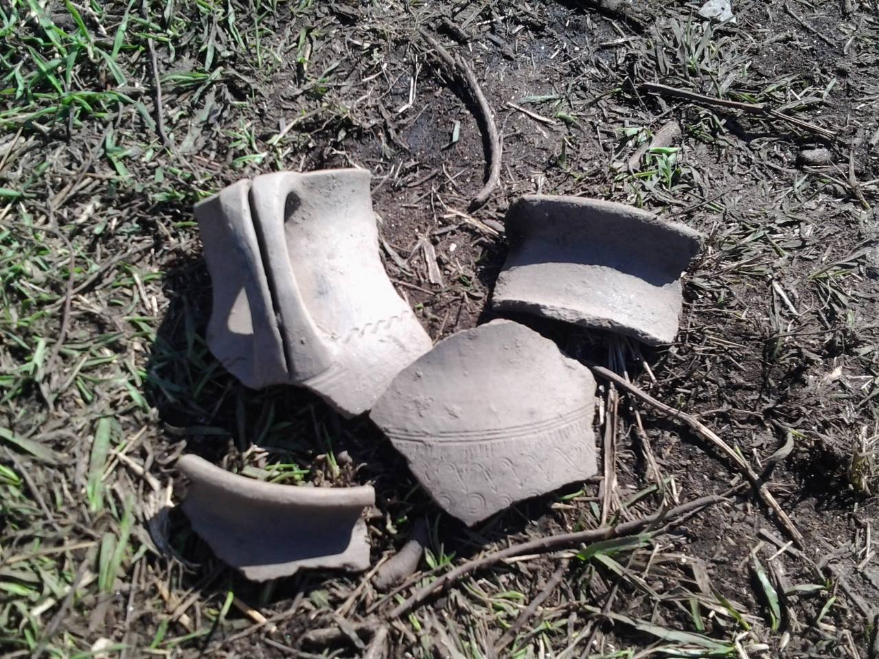 Xerra tipo Toralla atopada na escavación / 'Toralla' style jug found on the site dig in 2015